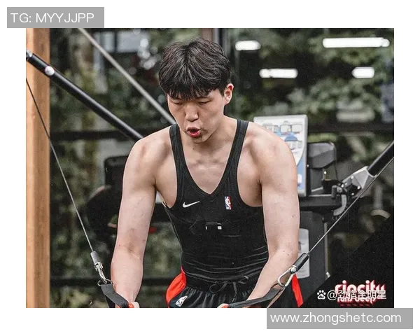 足球巨星们纷纷秀出腹肌魅力 健美身材引爆球迷热议